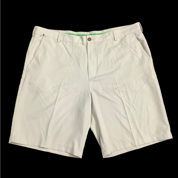 Men's IZOD Golf 42 XL Chino Khakis Shorts Beige Tan Gripper Waist Lightweight - Picture 2 of 8